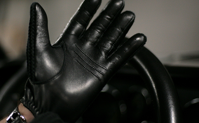 Illustration for article titled These Stringback Driving Gloves Make You Feel Like A '50s Racer